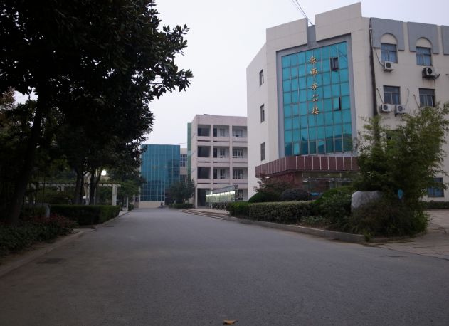 同桌的你與你一路同行——江陰市初級中學(xué)校服