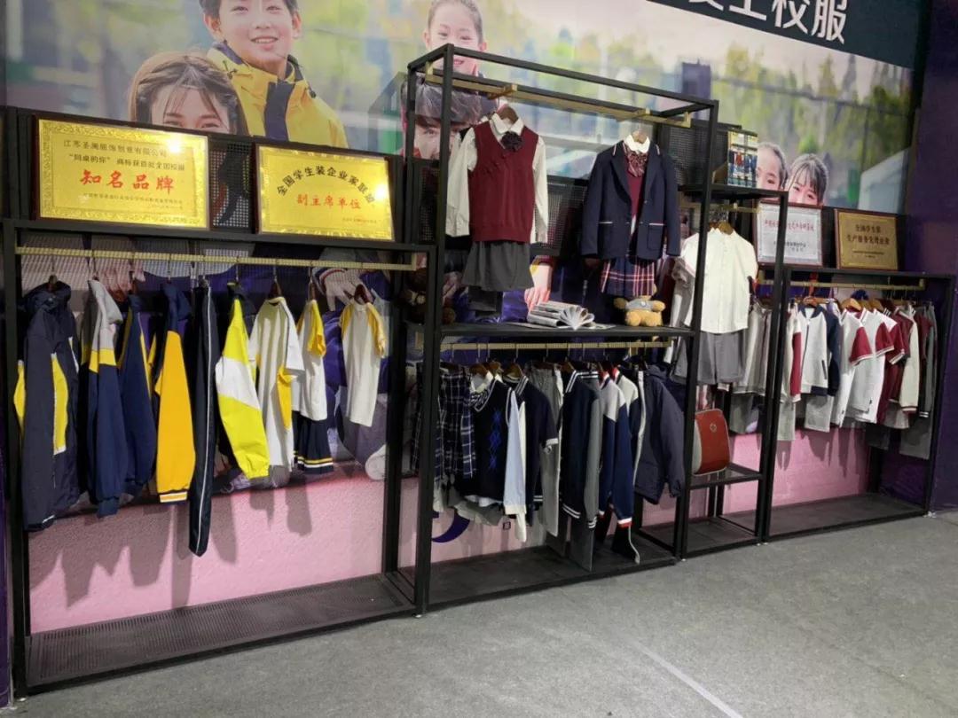 西北教育展Day1 | 王富會(huì)長(zhǎng)親臨同桌的你校服指導(dǎo)