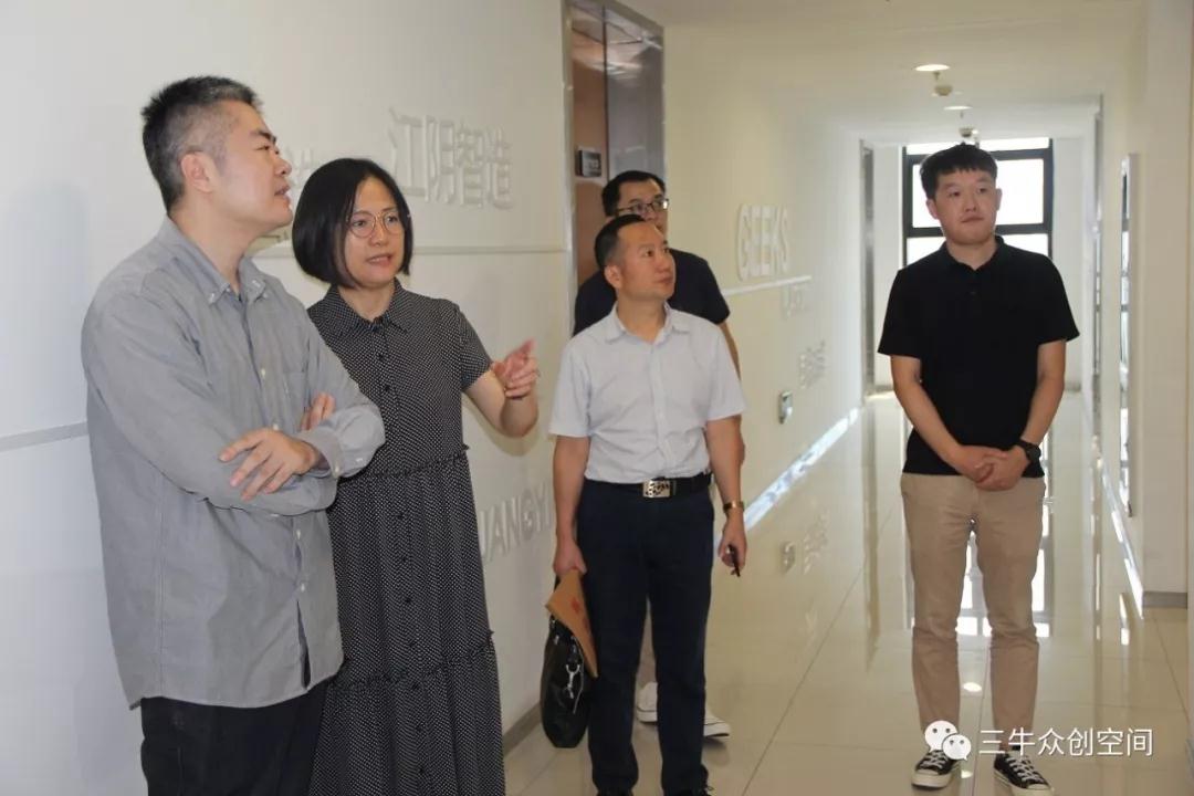 熱烈歡迎無錫科技創(chuàng)新創(chuàng)業(yè)大賽專家評審組一行蒞臨國家級三牛眾創(chuàng)空間調(diào)研指導