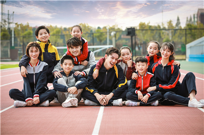 哪里可以定做小學(xué)生校服?在定制校服時(shí)應(yīng)該注意什么?