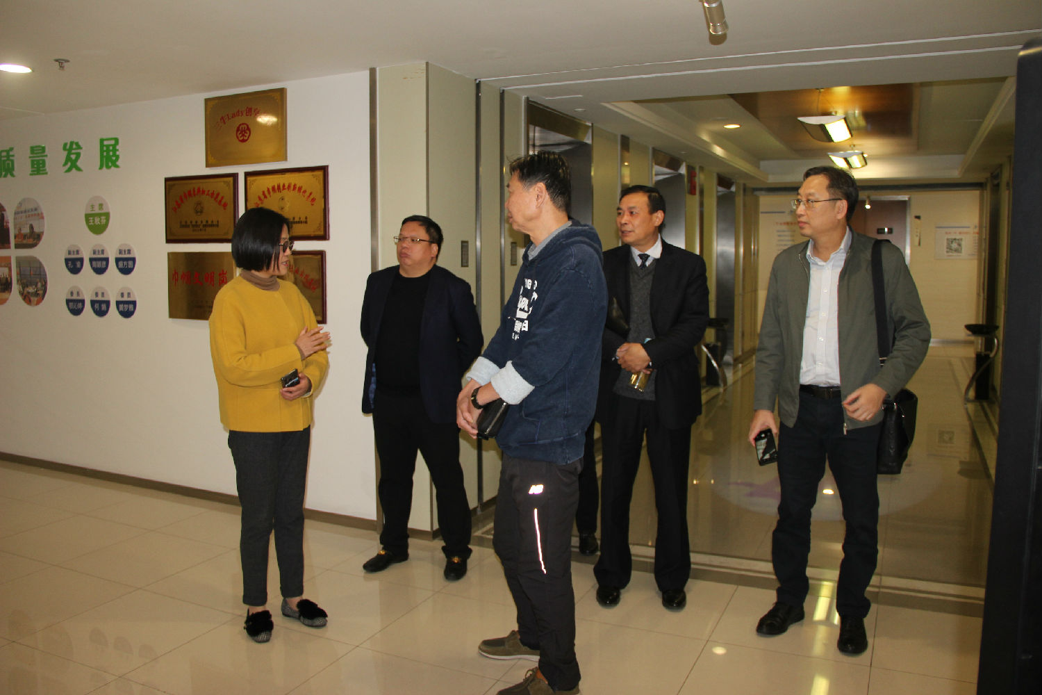 熱烈歡迎南寧教育局領(lǐng)導(dǎo)、百裕集團(tuán)許曲煌董事長(zhǎng)一行蒞臨江蘇圣瀾參觀指導(dǎo)