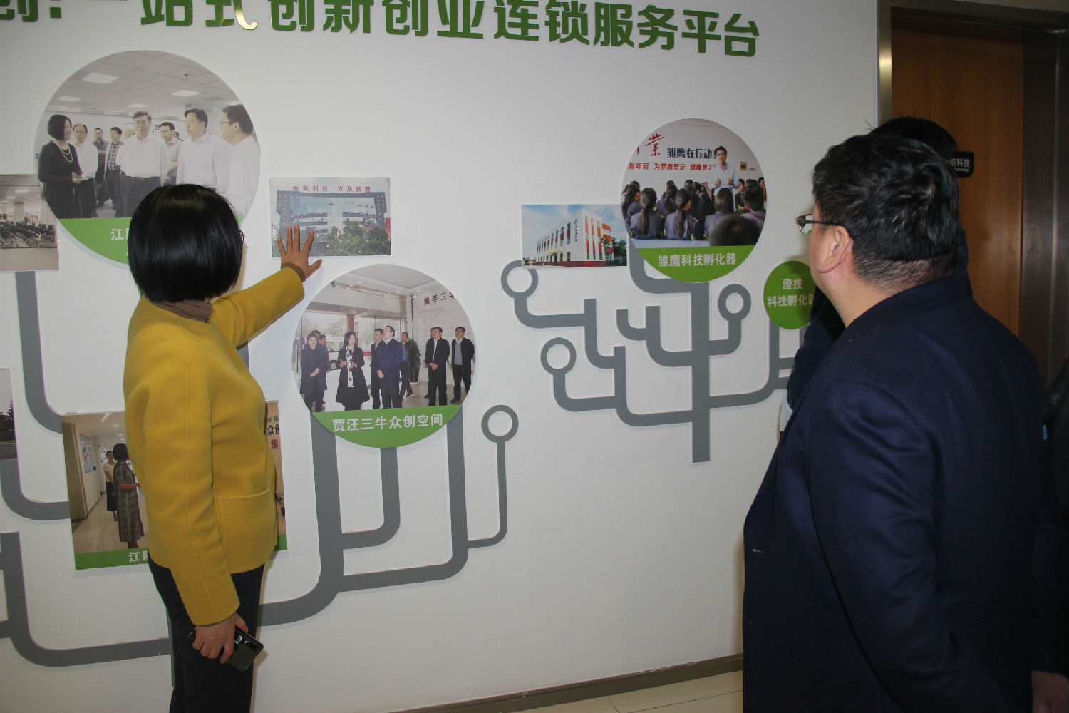 熱烈歡迎南寧教育局領(lǐng)導(dǎo)、百裕集團(tuán)許曲煌董事長(zhǎng)一行蒞臨江蘇圣瀾參觀指導(dǎo)