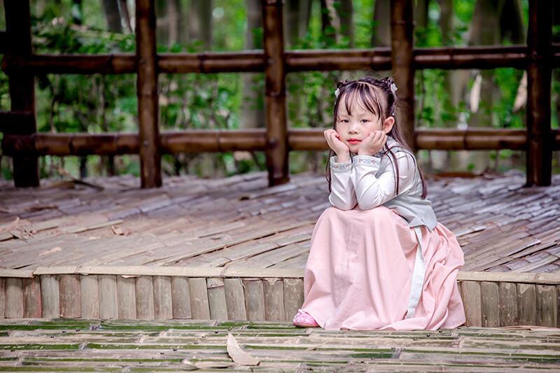 漢服，適用于作為現(xiàn)代中小學(xué)生的“校服校服定制”著裝嗎？