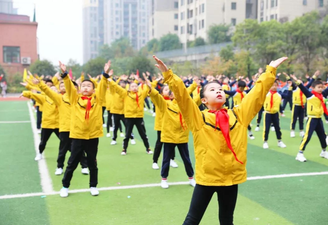 校服廠家定做的校服能直接穿嗎？