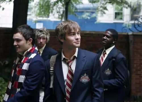 校服定做對(duì)于美國公立學(xué)校的影響