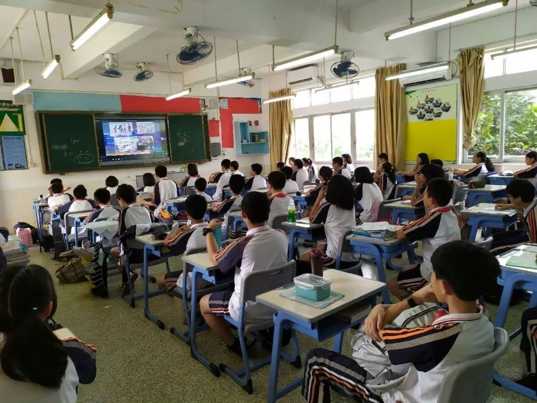 為什么小學(xué)生夏季校服水洗比干洗好？