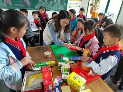 中學(xué)生穿初中生校服有什么意義？