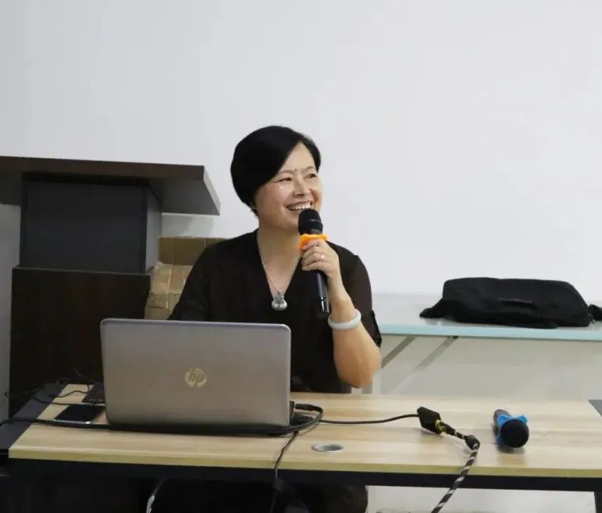 弘揚工匠精神 成就出彩人生 江蘇圣瀾服飾公司關(guān)工委舉辦青年教育主題講座