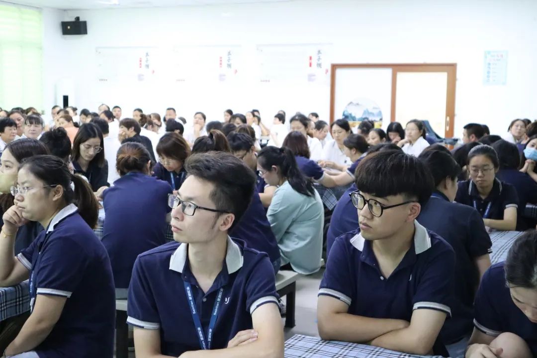 弘揚工匠精神 成就出彩人生 江蘇圣瀾服飾公司關(guān)工委舉辦青年教育主題講座