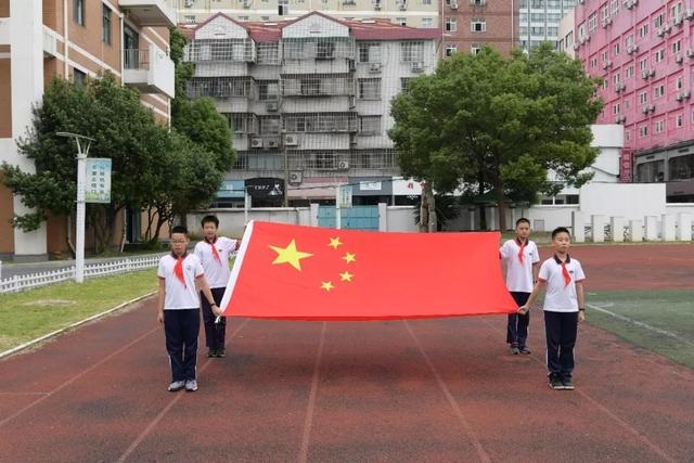 如何根據(jù)學生校服外型看得出校服質量？