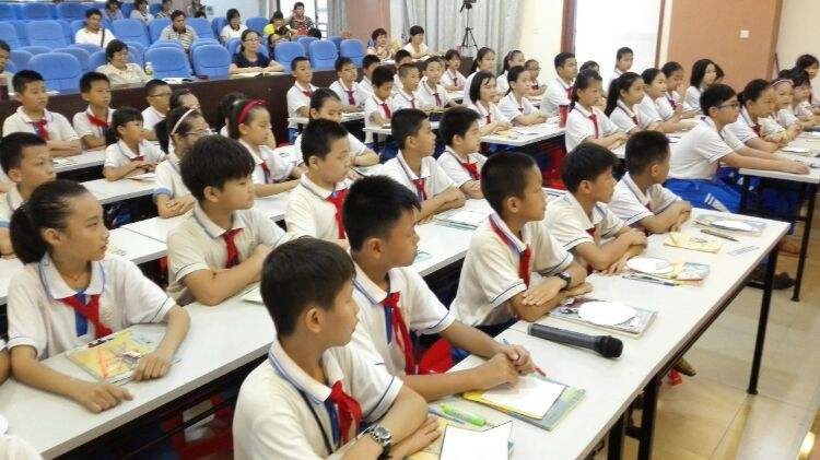 如何保養(yǎng)不經常穿的西裝款校服？