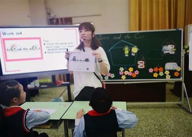 學(xué)生校服定做怎樣設(shè)計(jì)才會(huì)受學(xué)生的歡迎？