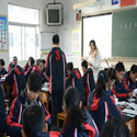 在寒冷的冬天，如何穿冬季校服更保暖呢