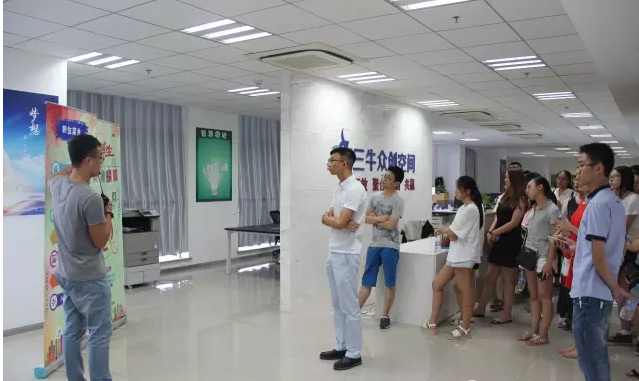 歡迎江陰市大學(xué)生創(chuàng)業(yè)公益夏令營(yíng)來到江蘇圣瀾參觀學(xué)習(xí)！