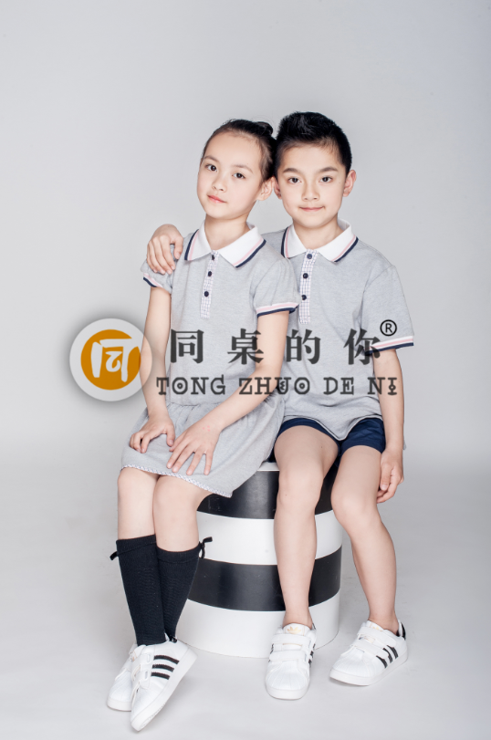 中小學(xué)校服彰顯校園文化