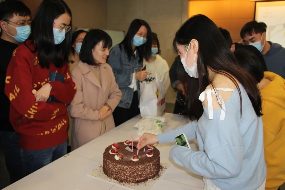 大牌生日會 | 溫暖前行，愛在同桌的你