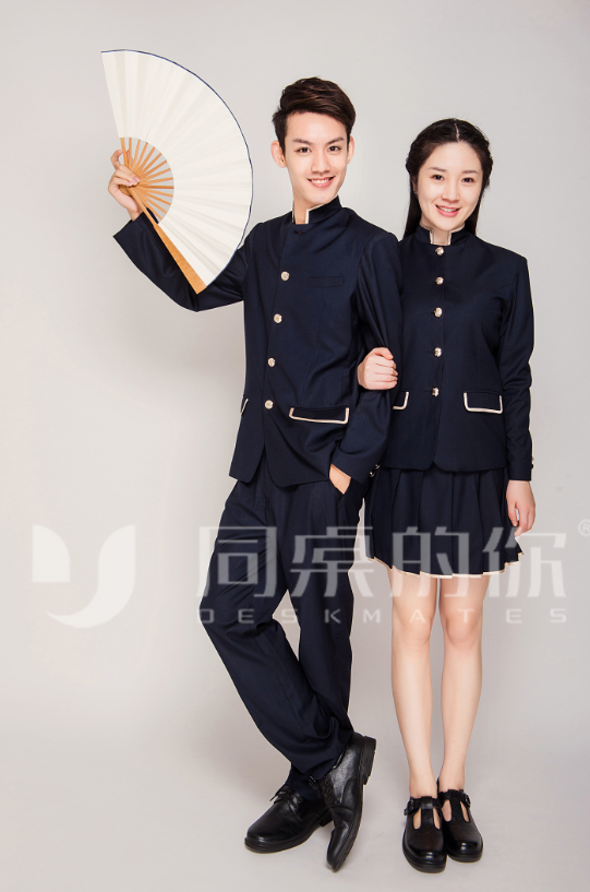 同桌的你是如何為同學(xué)們量身定制校服的？