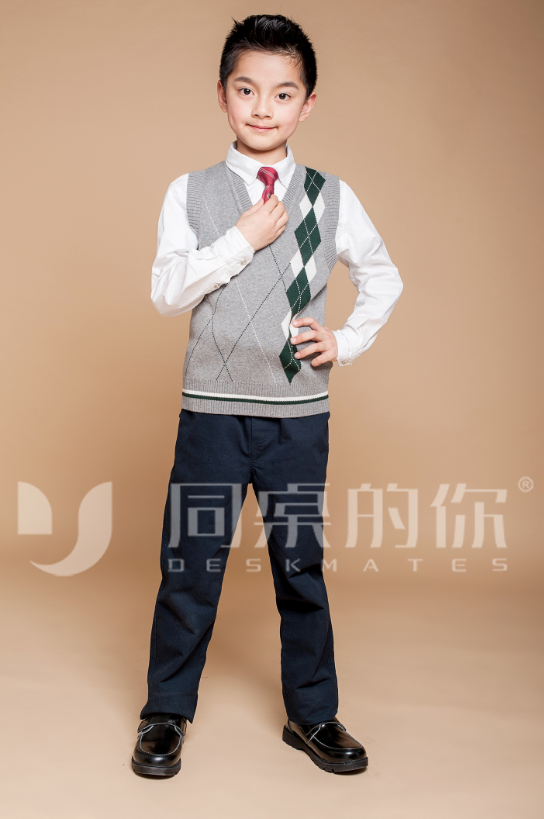 穿同桌的你校服，展現(xiàn)你的個(gè)性與風(fēng)采