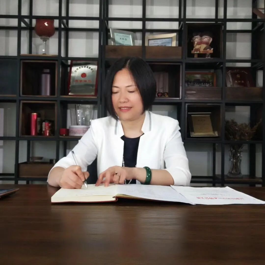 唱響“同桌的你”，倡導(dǎo)“同行的你”——記民建會員、江蘇圣瀾服飾創(chuàng)意有限公司董事長王秋芬