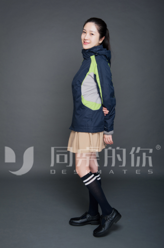 孩子每天穿著的定制校服來自哪里？