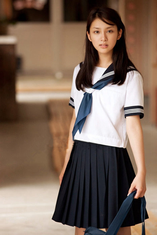 為什么日本女生很多都是水手服校服？