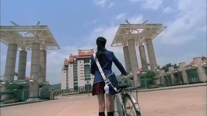 這是你記憶里那些溫存而向往的貴族校服的模樣？