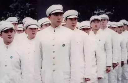 國潮降臨，看到這些屬于我們的中式校服，我振奮了！