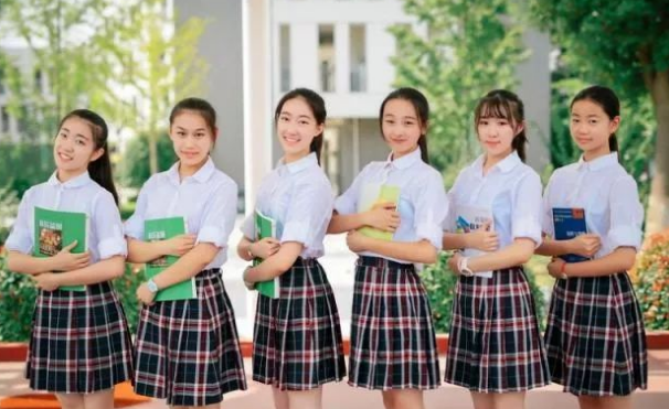 到底長什么樣？讓網(wǎng)友對南京校服大寫的服氣？