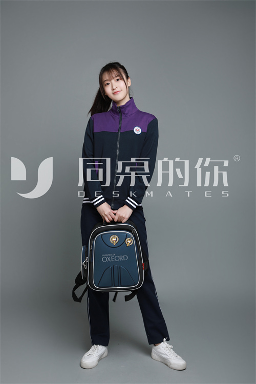 怎么根據(jù)小學(xué)秋季校服整體色調(diào)看明度配色？