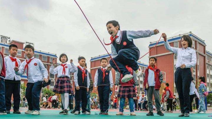 運(yùn)動服定制廠家談校服洗滌選購常識