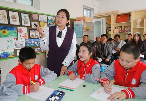 小學(xué)校服生產(chǎn)廠家的校服設(shè)計(jì)或零件布局不當(dāng)?shù)臐撛谖：? title=