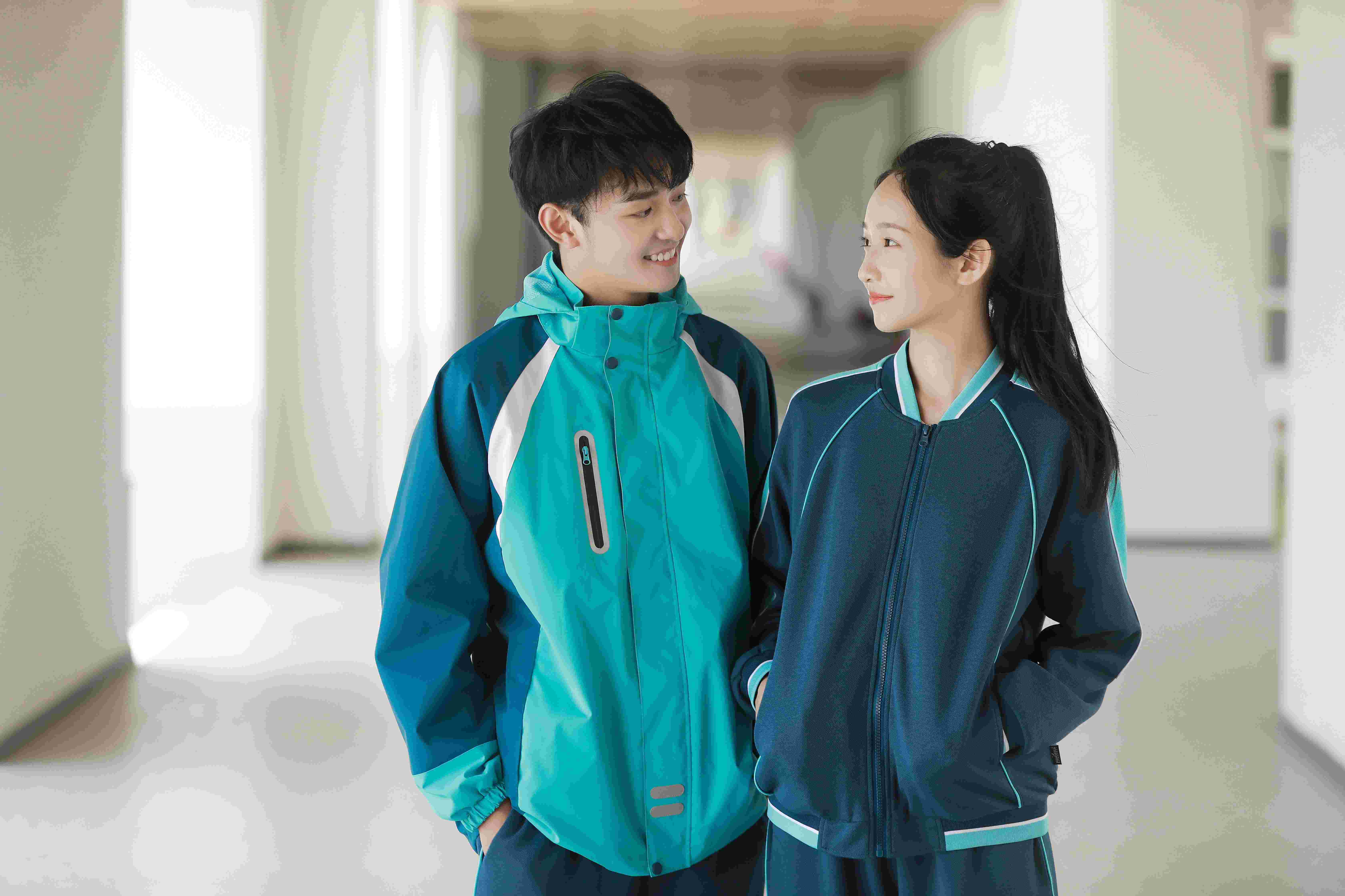 秋季時尚與規(guī)定的完美平衡：學校秋季校服的選擇指南