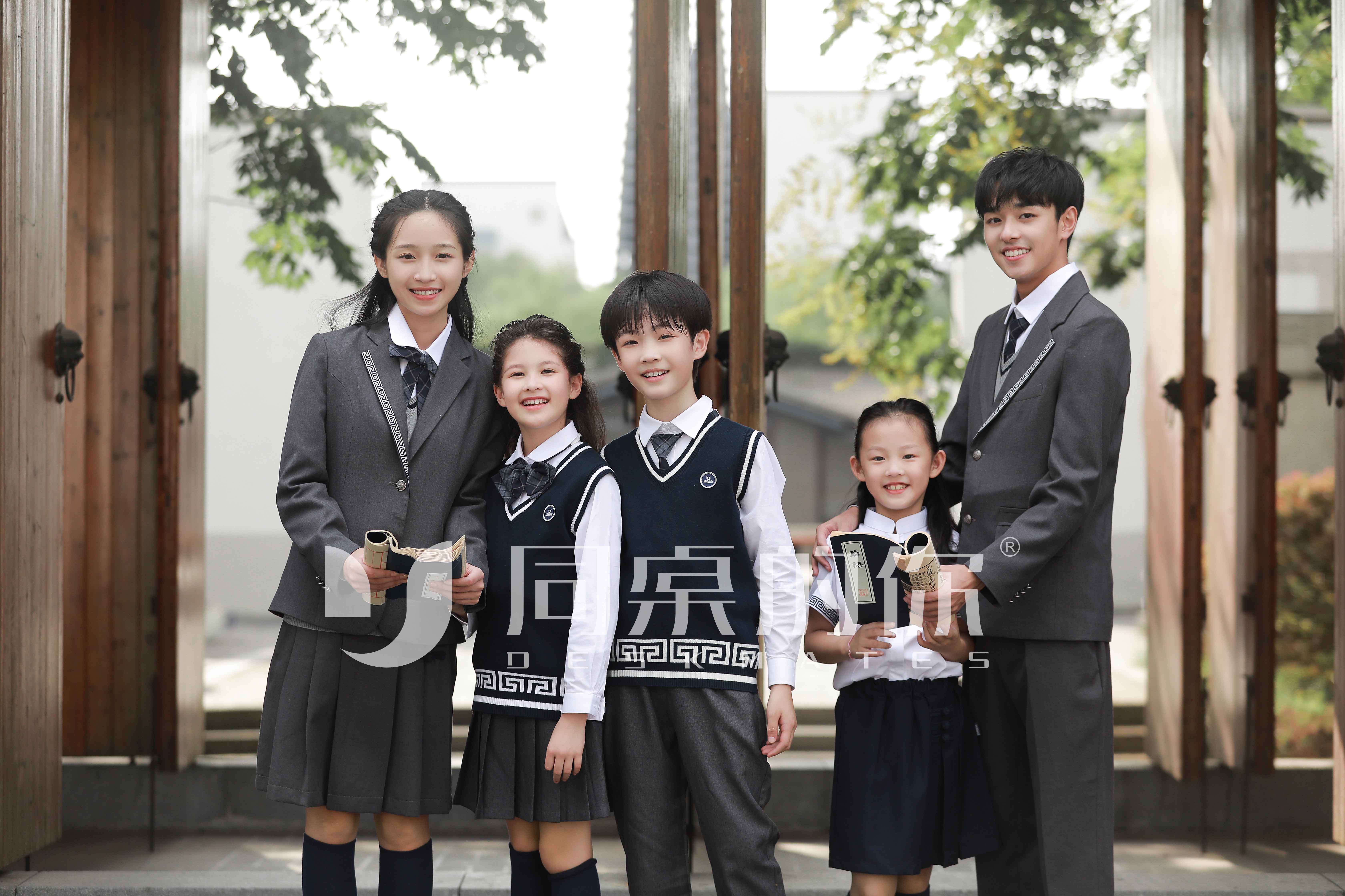 春回校園，青春裝扮：探索校服春季穿搭術(shù)