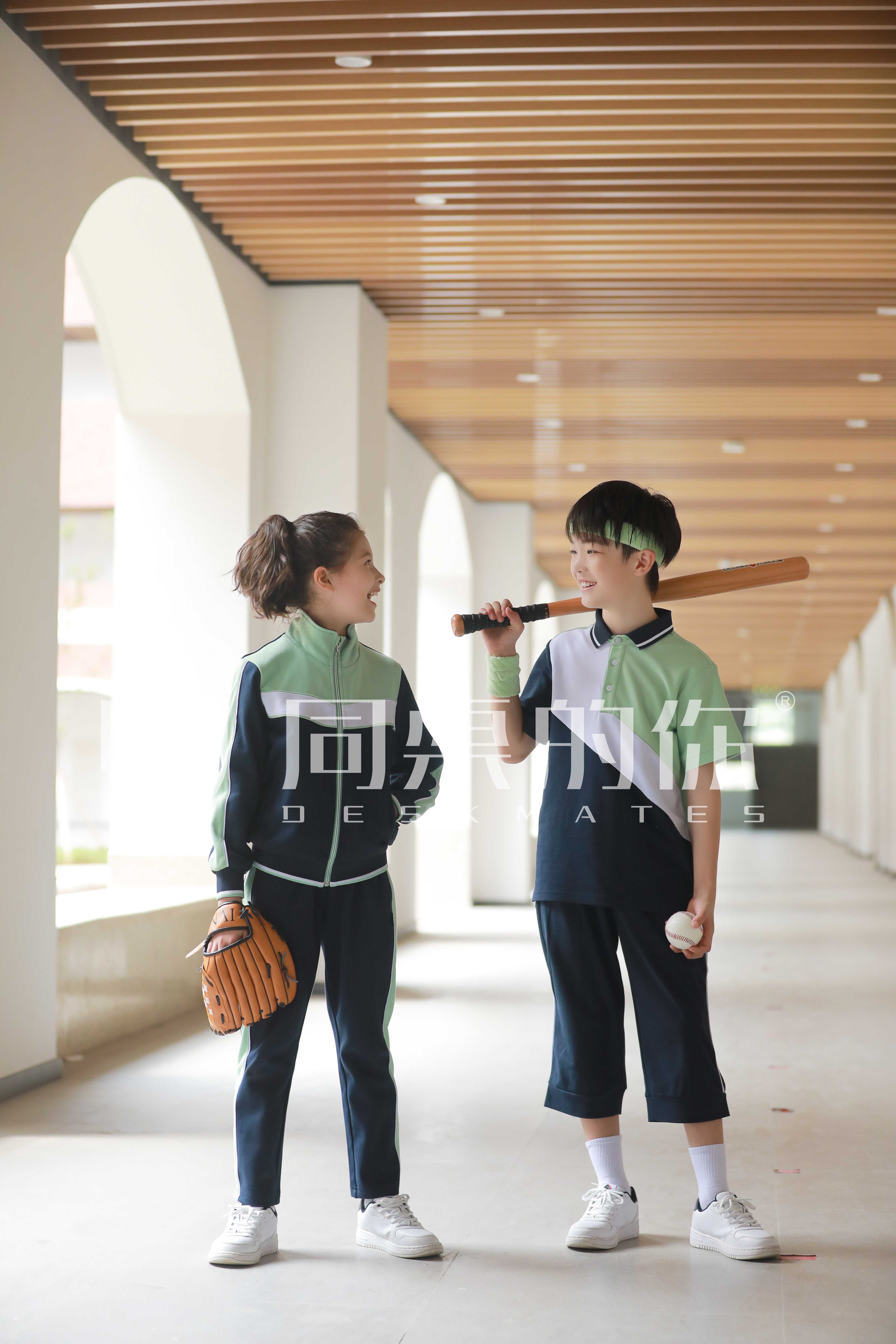 等了一周，我終于從校服代理手上買到想要的校服了！