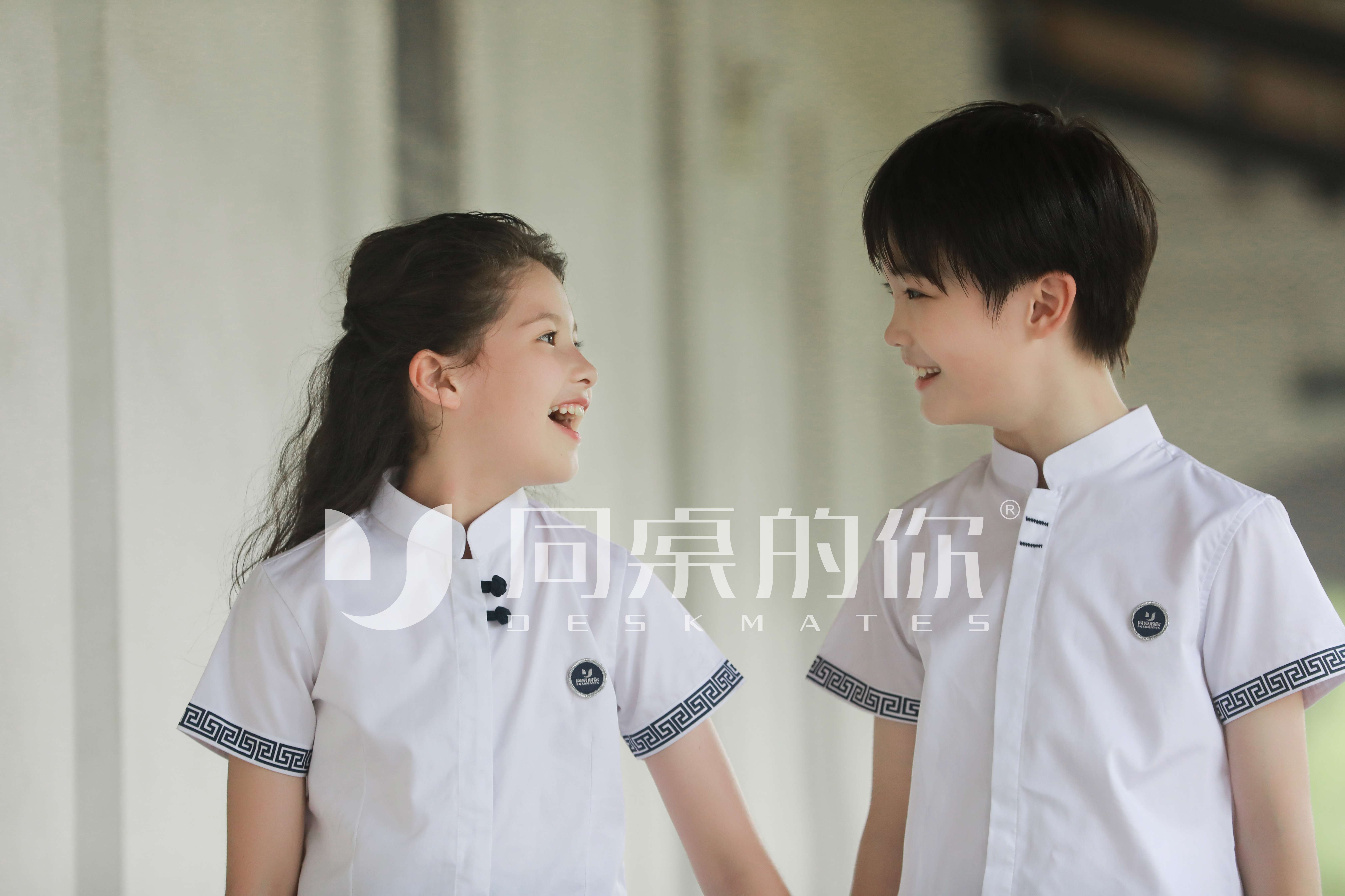 夏季校服定制應(yīng)遵循什么標(biāo)準(zhǔn)？校服廠家怎么看？