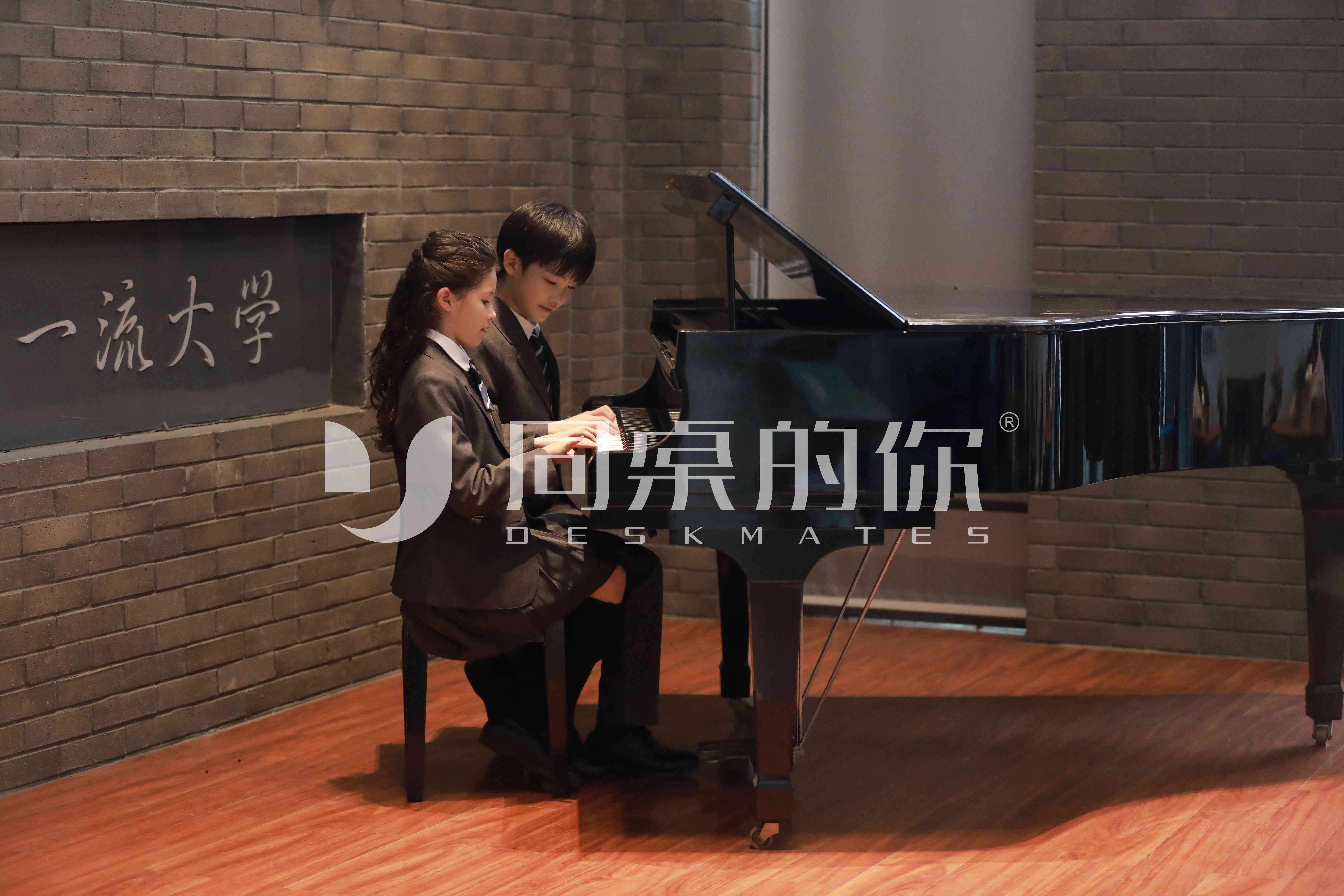 從三個(gè)方面說(shuō)說(shuō)中學(xué)生校服定制為什么要選同桌的你