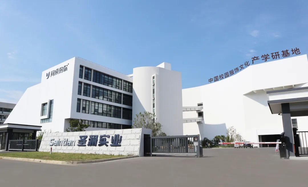 校服代理商如何打造令人滿意的定制校服：安全、品質(zhì)與便捷并重