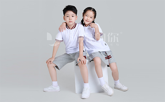 如何選擇校服定制廠家?四大要點幫你篩選高質(zhì)量供應(yīng)商