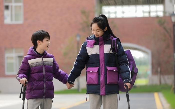 江蘇校服定制過程中如何確保校服的款式符合學(xué)校要求?