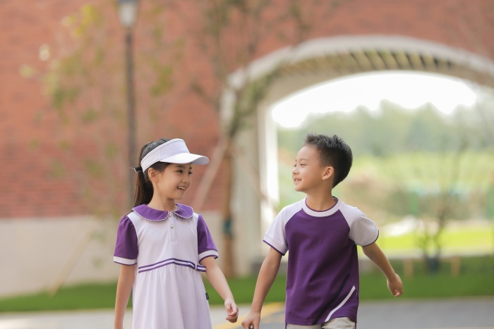 校服定制廠家靠不靠譜?關(guān)鍵看這3點(diǎn)!