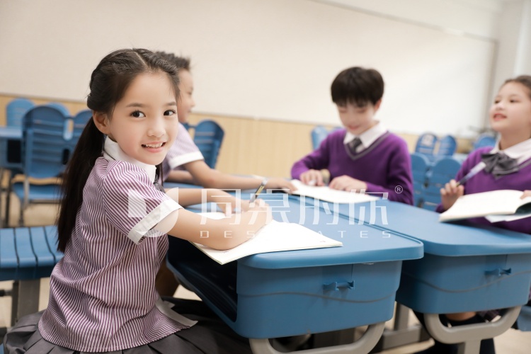 江蘇小學(xué)校服定做多少錢，圣瀾服飾為您解答