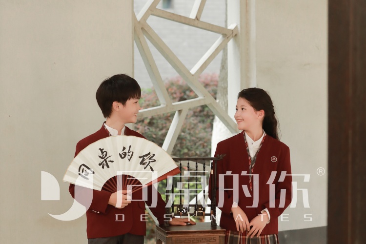 校服定制如何融合時(shí)尚設(shè)計(jì)重塑校園形象