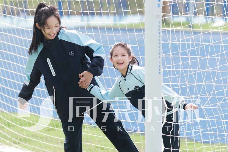 初中秋季校服定做廠家去哪里找，圣瀾服飾好的口碑